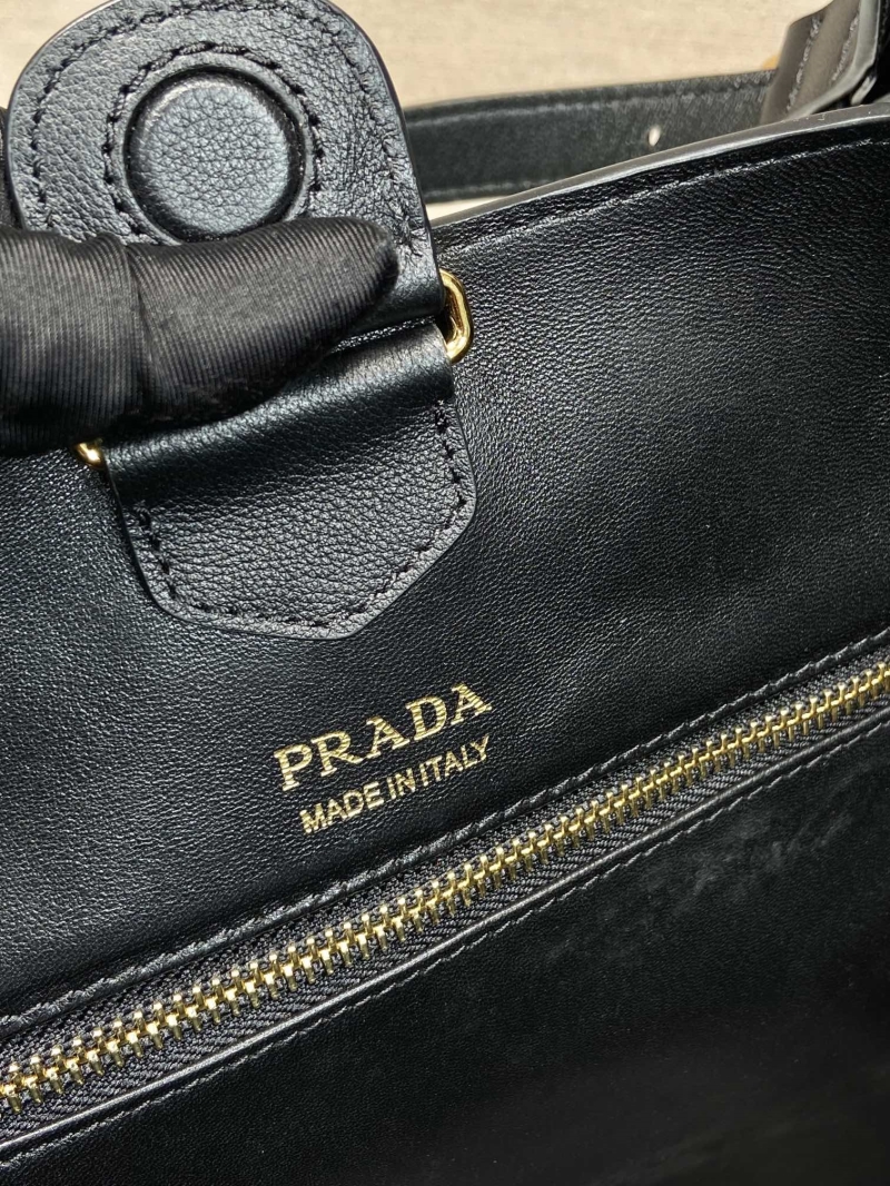 Pra*a tote bags